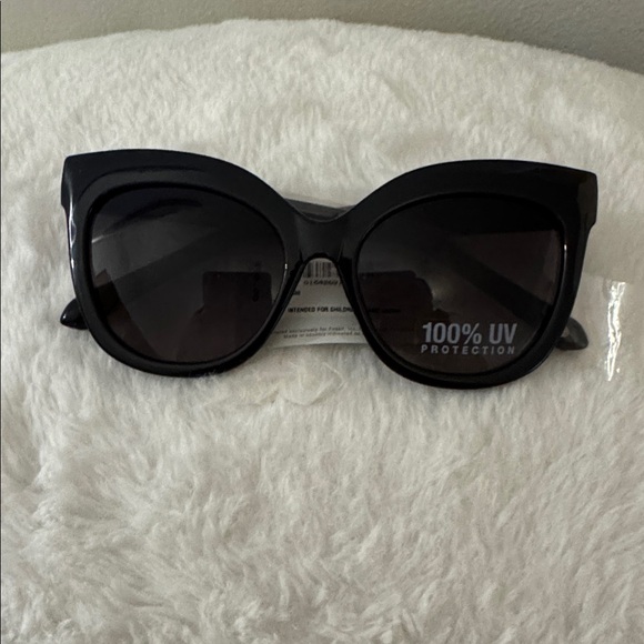 NWT Fossil cat eye sunglasses. - Picture 1 of 4